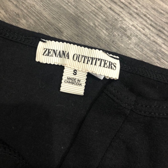 SOLD * ZENANA OUTFITTERS Crop Halter - Picture 4 of 4